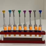 Kit chave com suporte e chave reserva